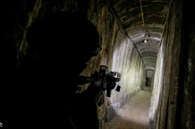 tyon1253 - Policja właśnie odkryła tajne podziemne tunele pod pałacem prezydenckim kt...