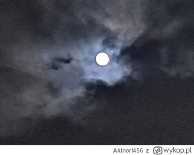 Akinori456 - Piękną pełnia księżyca...
Człowiek siedziałby teraz na balkonie, ciepło ...