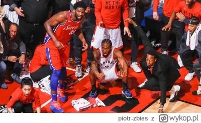 piotr-zbies - Jordan Loyd z jakimiś dwoma randomami na zdjęciu

#nba #koszykowka #eur...