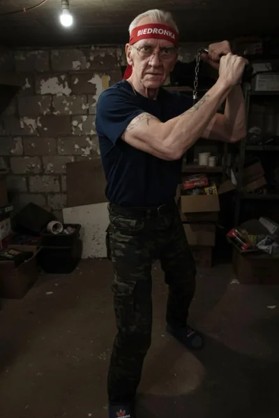 PIAN--A_A--KTYWNA - Zrobiłam zakupy w #lidl 
Wróciłam do domu. 
Zeszłam do piwnicy a ...