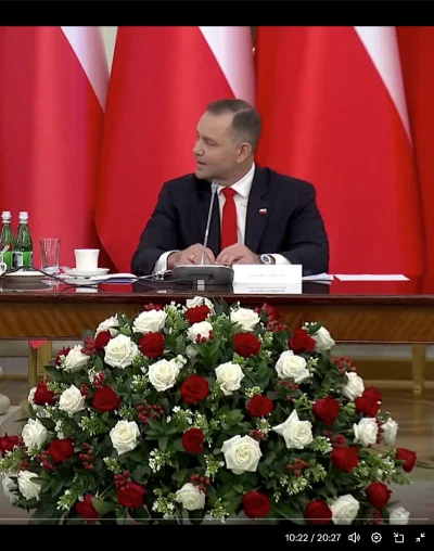 czasnawybory666 - Ej XD Przecież on się kiwa i ma miny jakby był naćpany i odpływał X...