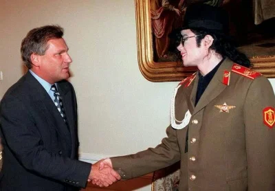 Belzdron - @zloty_wkret: nawet Michael Jackson podał mu grabę. Ciekawe, czy kwachu od...