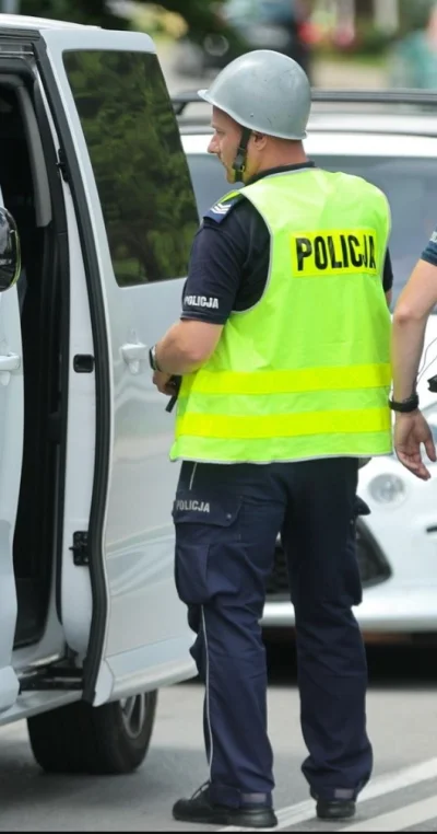 klawiszs - @Besalama: tymczasem w GIGAHETEROSEKSUALNEJ polskiej policji.