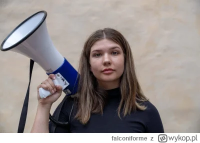 falconiforme - @FOTA4Climate: Julia Gałosz, 22-letnia pani biolog.
Naukowiec.
Julia G...
