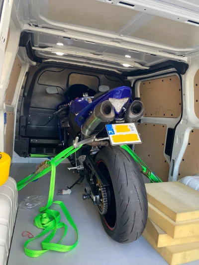 Vizley - @krzysztof2033: Do niczego, to nie jest rura. To zwykły plastik tak poprowad...