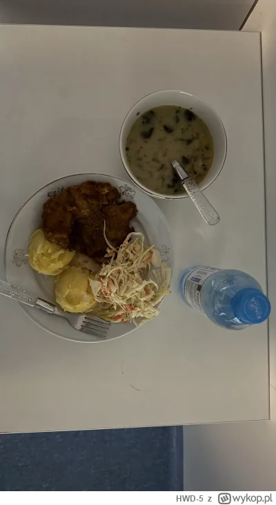 HWD-5 - @jakis_login 
 W Polsce służba zdrowia jest, jaka jest, ale jest. 

Dokładnie...