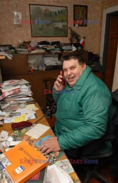 kamil28071987 - #kononowicz Przewodniczący Kononowicz odbierający telefon w biurze w ...