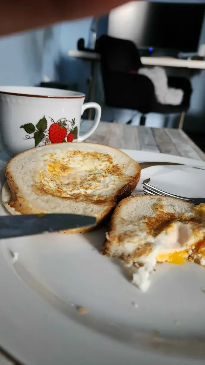 Wanzey - Mamełe zrobiła huopu śniadanie do łóżeczka z kawą (｡◕‿‿◕｡)

#przegryw