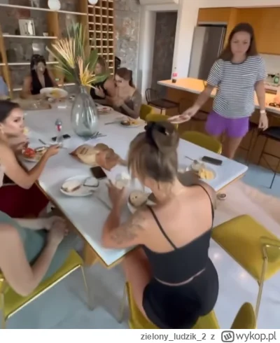 zielonyludzik2 - Śmiechy cichy a całkowicie wolna finansowo #izadamczyk będąc na rajs...