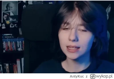 AntyKuc - @Arkagdynius: Ona ma nawet podobiznę Rumuna na półce zaraz obok zdjęcia Pap...