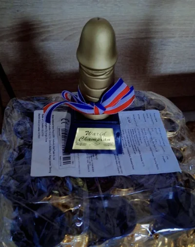 okoboji - Żona w pracy dostała paczkę świąteczną, 90% jej współpracowników to mężczyź...