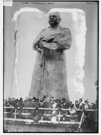 Hans_Kropson - Pomnik został wykonany z drewna.
Po wojnie w 1921 roku został rozebran...