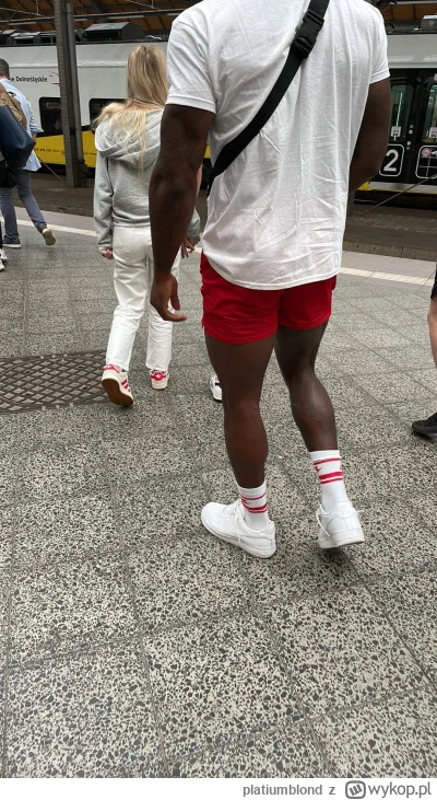 platiumblond - Bierzcie przykład z #mokebe i pokażcie umięśnione nogi #blackpill
Zdję...