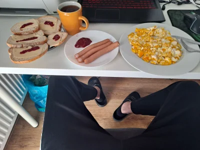 Felixu - #przegryw #gotujzwykopem #jedzenie Dlaczego jesz śniadanie?
Ponieważ mogę.