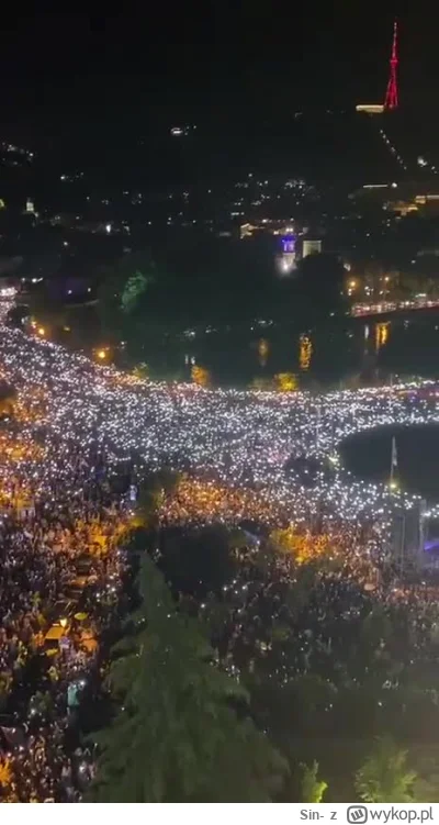 Sin- - Dzisiejsza demonstracja z Gruzji. 600 tys ludzi na 3.7 miliona wyszło na ulice...
