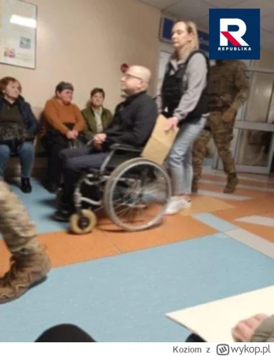 Koziom - Balonowego na wózku inwalidzkim przywieźli do szpitala xD

#polityka #sejm #...