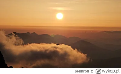 penkroff - przelot helikoptera na tle zachodzącego słońca widok z miegusza czarnego z...