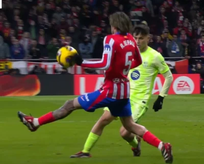 Marcinnx - @Minieri: w siatkóweczkę sobie grają chłopaki (｡◕‿‿◕｡)