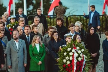 4x80 - @Amisz1: Dulkiewicz

85 lat temu rozpoczęła się najkrwawsza wojna w dziejach l...