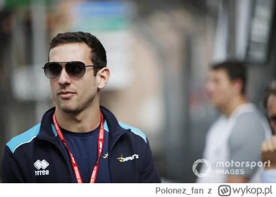 Polonez_fan - Kręci mnie spojrzenie schowane za tymi okularami. Taka poza niby dbania...