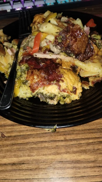 Tozsamosc_prawdziwa - Mama i tata zrobili żarcie trochę przypalone ale dobre xd #prze...