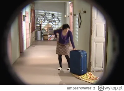 amperrowwer - Zdjęcie podejrzanej podczas przenoszenia walizki z ciałem.