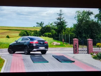 jmuhha - Wytłumaczy mi ktoś skąd rolnicy mają  fury za pół bańki? ( ಠ_ಠ)

Myślałem, ż...