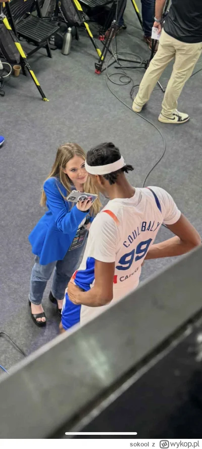 sokool - Ciekawe czy podczas wywiadu tez by tak maślanie patrzyla na takiego Szymona ...