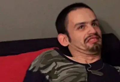 GoldenJanusz - literalnie moja morda kiedy ktoś dzwoni do mnie o 6 rano w robocie i c...