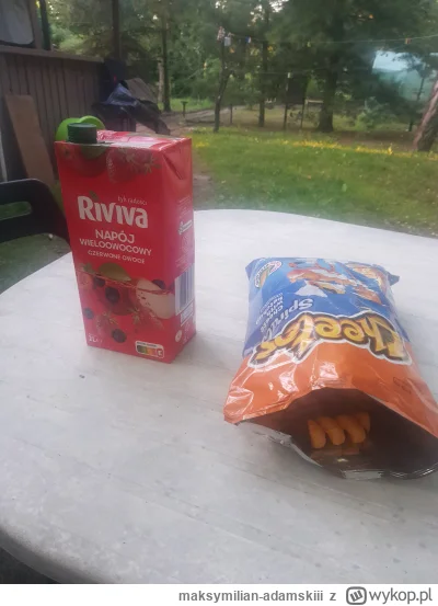 maksymilian-adamskiii - Siedze se , jem cheetosy , pije sok 20 procentowy!!( ͡º ͜ʖ͡º)
