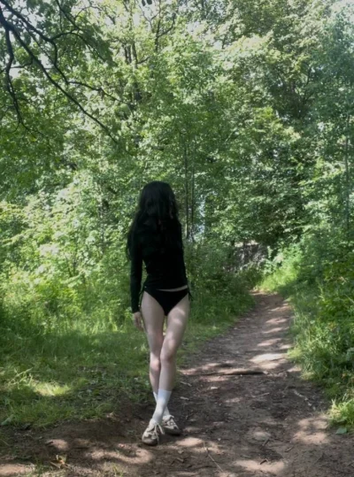 Apu-Apustaja - #przegryw poszedłeś na spierdotrip i w środku lasu spotykasz ją 
co ro...