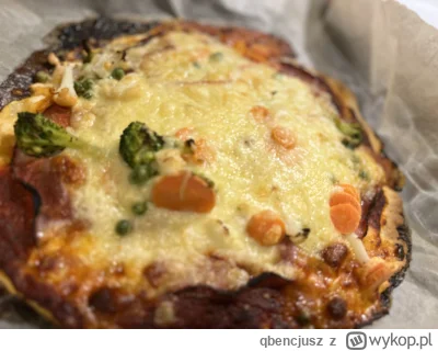 qbencjusz - picka z warzywami i szynką(jest pod serami)
#gotujzwykopem
#pizza