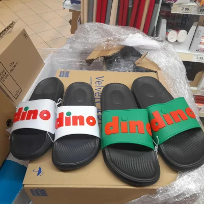 W.....i - W Dajno na Wilanowie pojawiły się klapki Balenciaga.

#dino #heheszki #zaku...