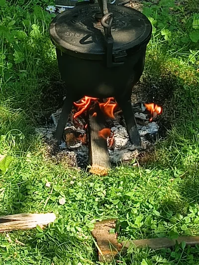 Dziambelll - Kociołek się robi, piwko bezalkoholowe się pije i jest fajnie.
#chillout...