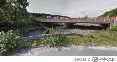 szyx22 - To najbliższy most drogowy za tamą w Międzygórzu (około 500m), taki nie za w...