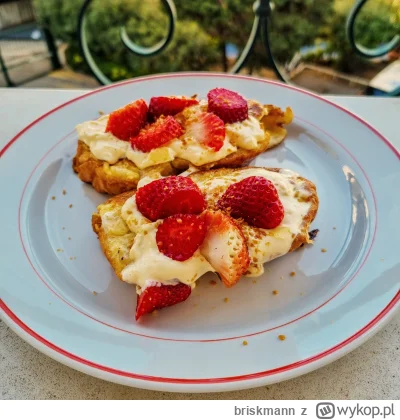 briskmann - Czwartkowe sniadanie zrobione przez moja rozowa.
Francuskie tosty, crème ...