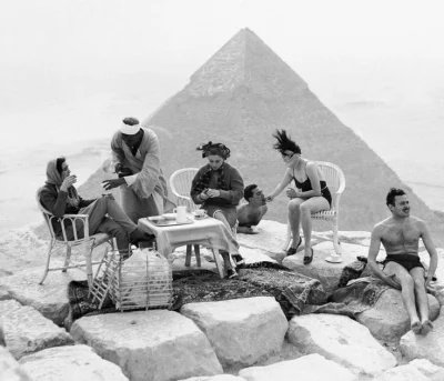 cheeseandonion - Grupa turystów na szczycie Wielkiej Piramidy (Piramida Cheopsa), Giz...
