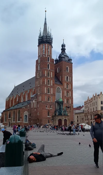 Gandalf_bialy - Faktycznie Kraków coś by mógł zrobić, nie tylko z dorożkami. Wyobraźc...