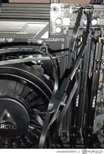 maniek50005 - @lololo1: Może poza tą wtyczką 4 pinową a właściwie braku jej wpięcia d...