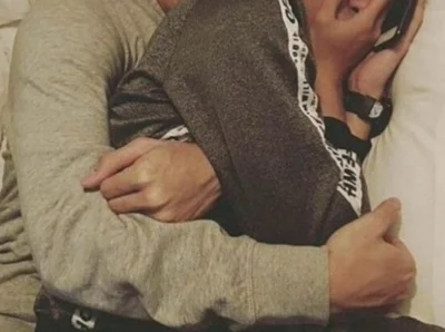 IbraKa - Ehh, tak bardzo chciałbym się do kogoś wtulić... Może jutro pójdę do mojej p...