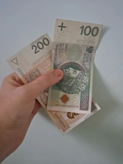 Felixu - #przegryw #pieniadze Chłopek na Mikołaja znalazł w bucie kopertę z 300 zł.