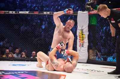 Szarodziej - n--------a leszczy młotkiem
mów mu
MC HAMMER
#famemma #twr