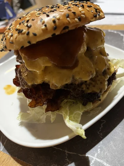 Anoniemamowy - Dzisiejszy #skromnyobiad

Burgerek 

#dieta #jedzenie #jedzzwykopem #g...