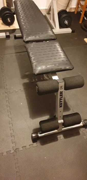 elsajko - Mam stara ławkę Kettlera gdzie na plakietce jest max waga 130 kg, ja ważę 9...