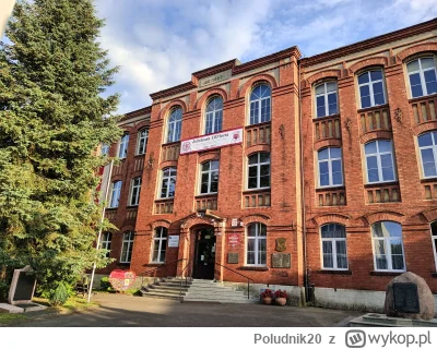 Poludnik20 - I LO w Tomaszowie, baner informujący o 120 jubuleuszu istnienia szkoły (...