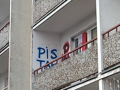 SzycheU - Na "patriotycznym" balkonie pojawił się monitoring xD
#szczecin   #bekazpis...
