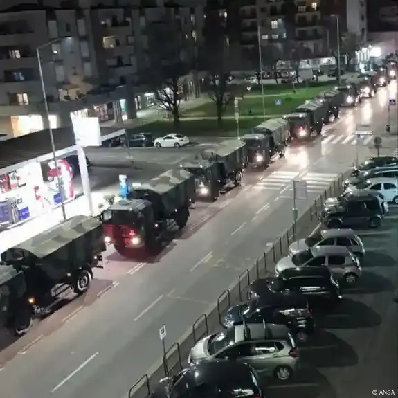 Dominikjagoda - Informacje w mediach są g---o warte. W Białymstoku od rana wywożą te ...