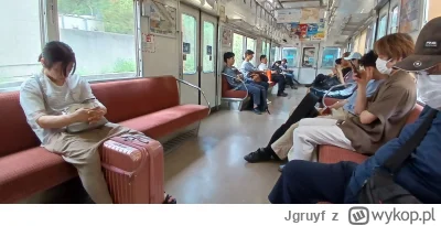 Jgruyf - #gownowpis Dzisiaj z innej beczki. Obczaj tego gościa po lewo z pociągu Osak...