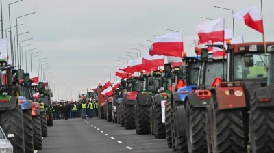 JanuszKarierowicz - Pozdrawiam protestujących rolników - właśnie stoję na zablokowane...