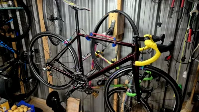 4x80 - @Adamczarny: Pan Chińczyk dosłał ostanie rzeczy. Ma koła nawet pedały. :)